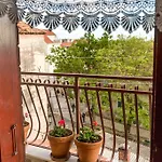 Royal Antique * Split