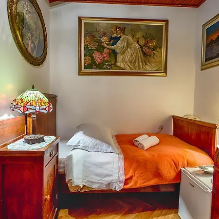 Royal Antique * Split