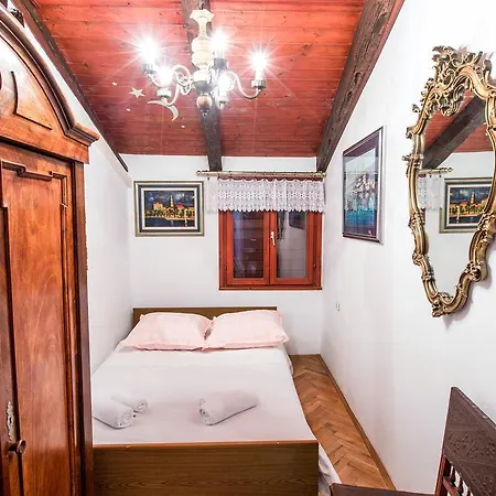 Royal Antique Apartment Split