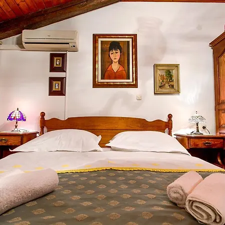 Royal Antique Apartment