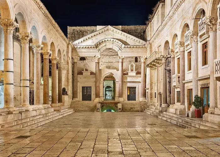 Royal Antique Apartment *