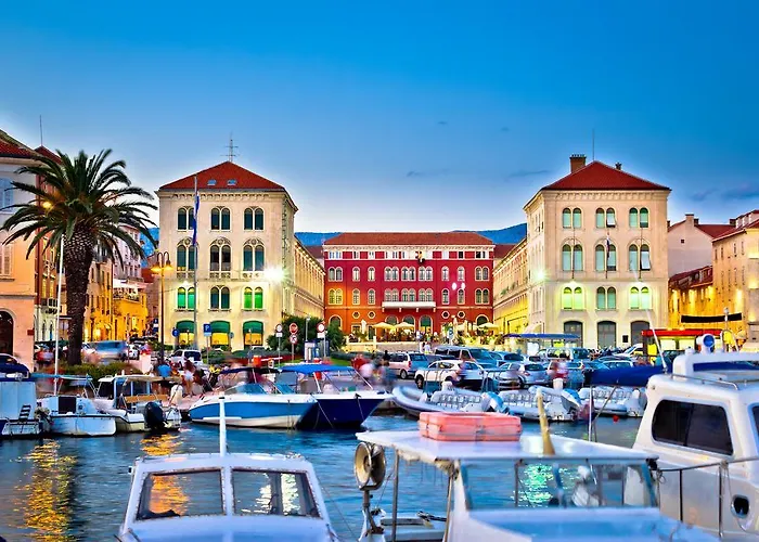 Royal Antique Apartment