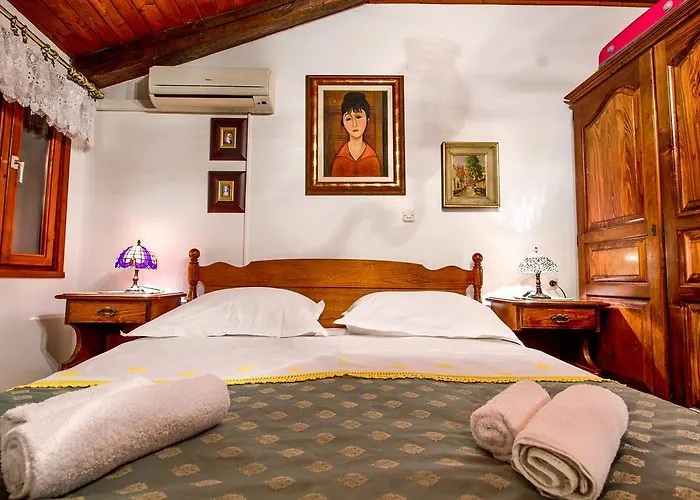 Royal Antique Apartment