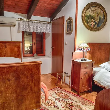 Royal Antique * Split